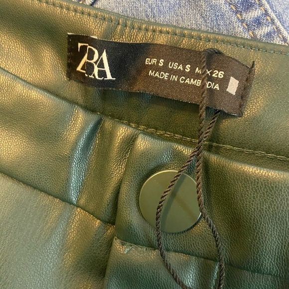 Zara Blogger Favorite Forest Green Faux Leather Ankle Zip Pants - Picture 3 of 9